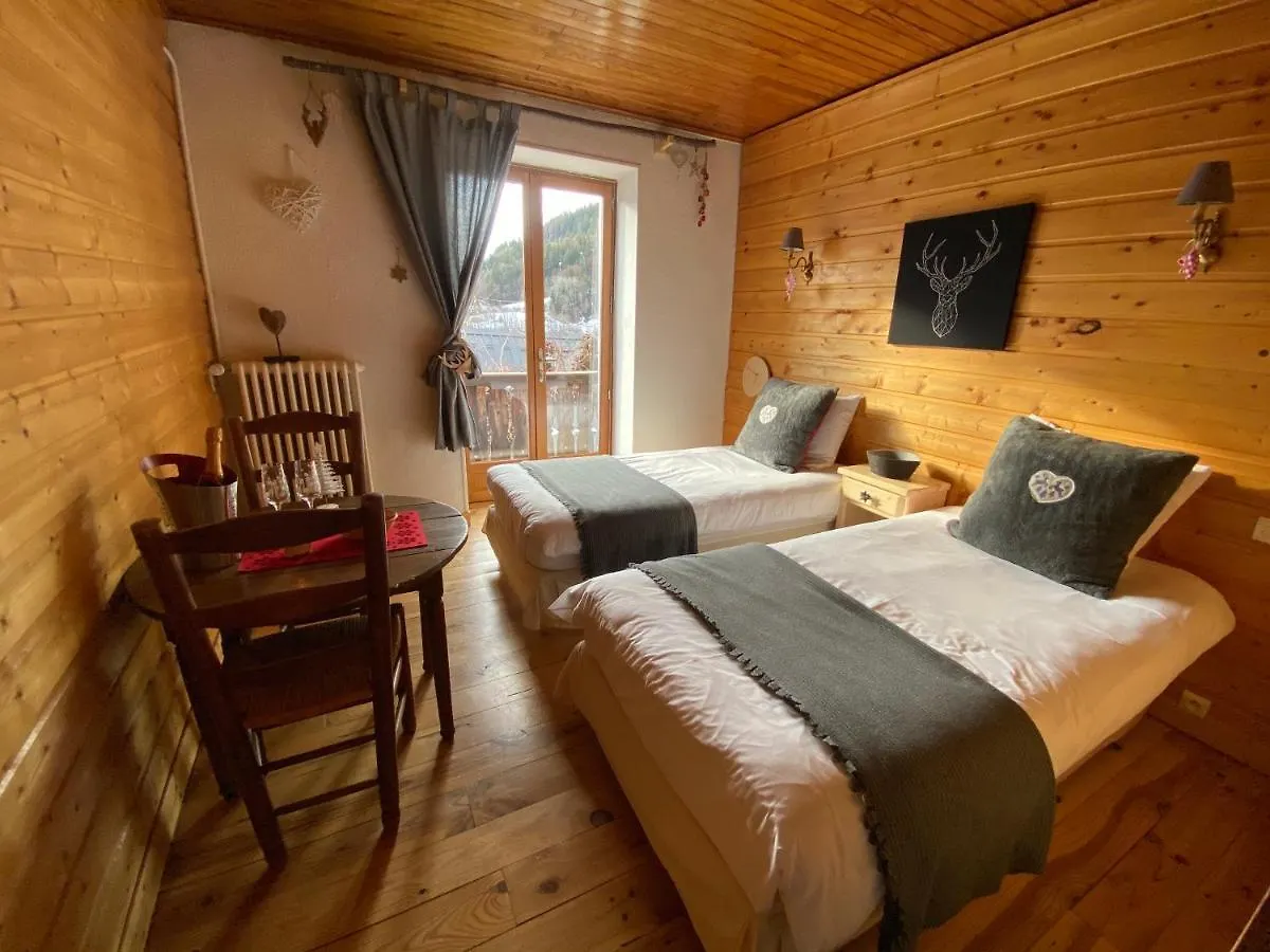 *** מלון אוריס Auberge De La Foret צרפת